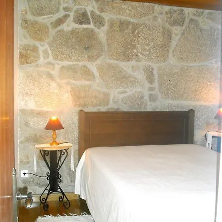 3 Bedrooms House At Lindoso Casa de Férias